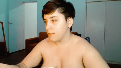 Snapshot of almondonwheels chatting on January 16, 2025, 4:17 am Almond online show from January 16, 2025, 4:17 am