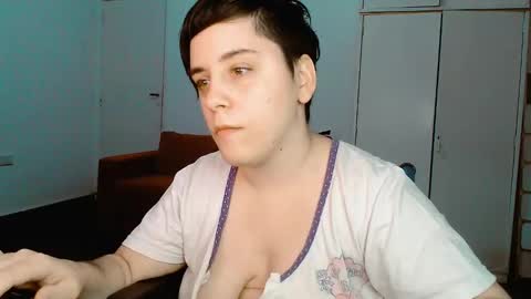 Snapshot of almondonwheels chatting on January 19, 2025, 10:28 pm Almond online show from January 19, 2025, 10:28 pm