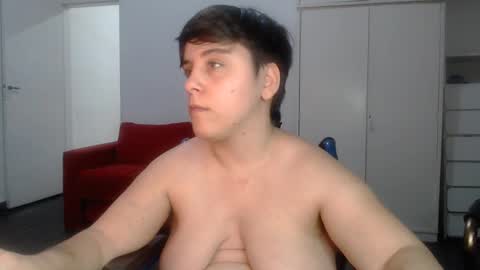 Snapshot of almondonwheels chatting on January 22, 2025, 3:09 am Almond online show from January 22, 2025, 3:09 am