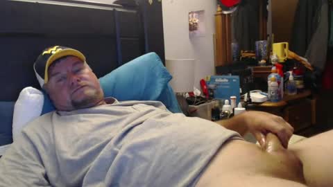 Snapshot of almostheaven chatting on August 1, 2026, 12:04 pm almostheaven online show from August 1, 2026, 12:04 pm