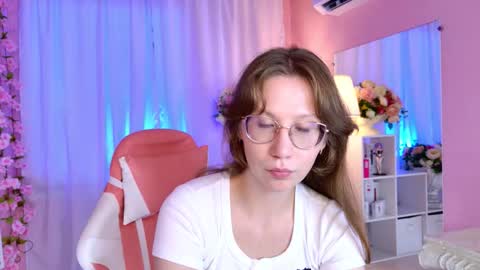 Avrora online show from September 19, 2025, 5:42 am