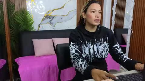 Snapshot of alonddra_tay chatting on April 29, 2026, 11:36 am alonddra_tay online show from April 29, 2026, 11:36 am