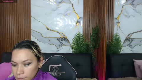 Snapshot of alonddra_tay chatting on May 7, 2026, 11:37 am alonddra_tay online show from May 7, 2026, 11:37 am