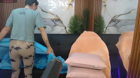 Snapshot of alonddra_tay chatting on May 8, 2026, 11:37 am alonddra_tay online show from May 8, 2026, 11:37 am