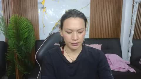 Snapshot of alonddra_tay chatting on June 8, 2026, 11:32 am alonddra_tay online show from June 8, 2026, 11:32 am
