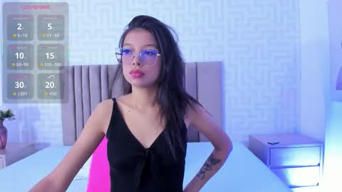 alondra_2526 online show from January 7, 2026, 6:43 pm