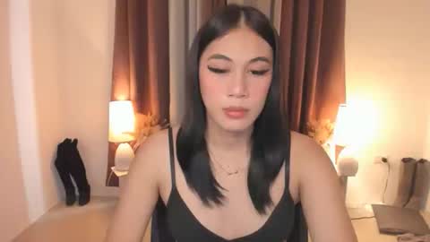 alwina_williams online show from April 14, 2026, 11:33 pm