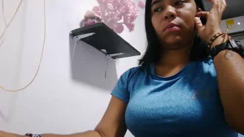 analia online show from December 18, 2025, 5:24 am