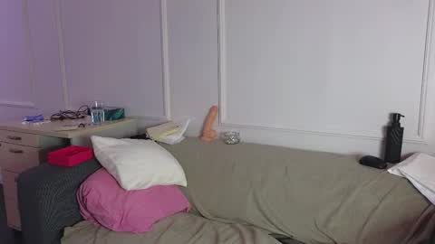 alyarei online show from February 18, 2026, 2:13 pm