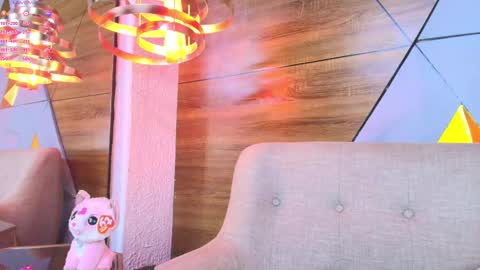 sopie online show from February 17, 2025, 2:04 pm