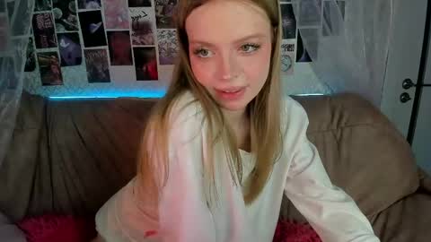 Snapshot of alysameow chatting on May 19, 2026, 10:21 am Alysa 7GMT online show from May 19, 2026, 10:21 am