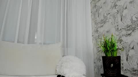 Snapshot of alyssamillan chatting on December 10, 2024, 10:17 am alysamillan online show from December 10, 2024, 10:17 am