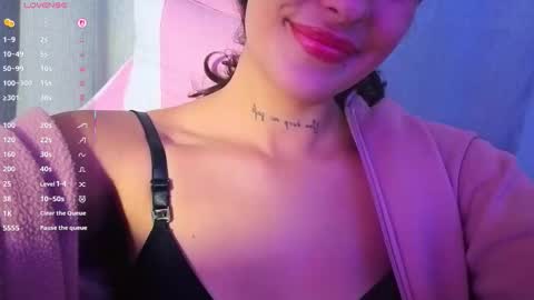 alyssy_nc online show from November 24, 2025, 2:33 am