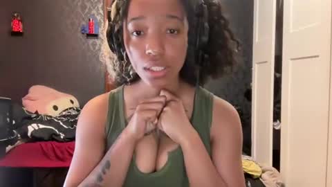 Snapshot of alyx_valoria chatting on July 13, 2026, 12:57 am Alyx online show from July 13, 2026, 12:57 am