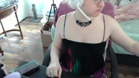 alyxiabewbs online show from April 23, 2026, 7:16 pm