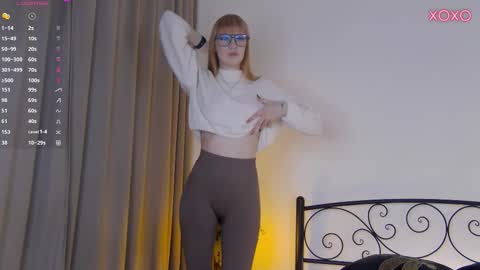 Alyx online show from November 18, 2025, 2:10 pm