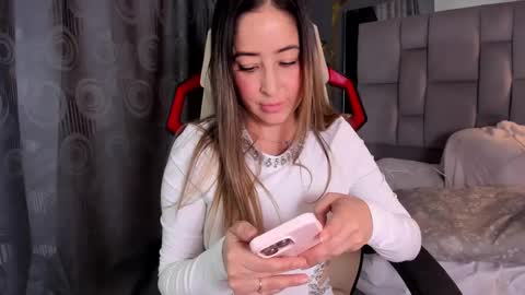 Alyze make feel hot as hell online show from October 9, 2025, 1:58 am