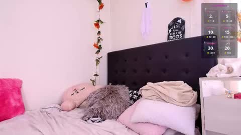 Isabella online show from October 20, 2025, 6:52 pm