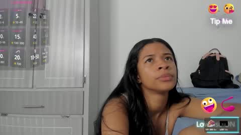 Snapshot of amaia_baez chatting on October 1, 2025, 8:37 pm AMAIA online show from October 1, 2025, 8:37 pm