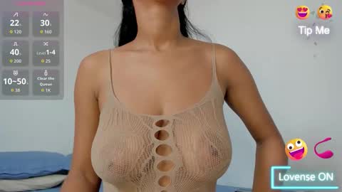 Snapshot of amaia_baez chatting on October 2, 2025, 7:43 pm AMAIA online show from October 2, 2025, 7:43 pm