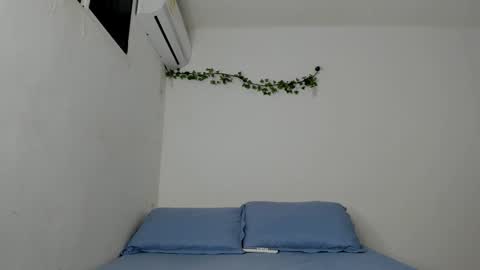 Snapshot of amaia_baez chatting on October 25, 2025, 7:41 pm AMAIA online show from October 25, 2025, 7:41 pm