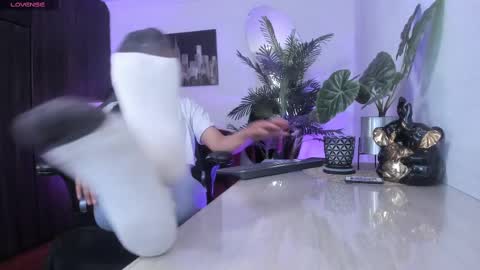 anny online show from March 2, 2025, 2:19 am