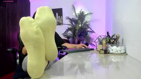 anny online show from September 17, 2025, 2:02 am