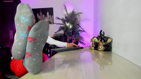 anny online show from October 6, 2025, 2:20 am