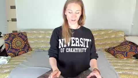Snapshot of amalia_mio chatting on July 18, 2026, 9:02 am Amalia online show from July 18, 2026, 9:02 am