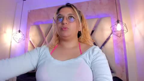 Snapshot of amalia_rosse_ chatting on January 14, 2025, 8:20 am Amalia Im Back See you soon this January 7 at 10 pm Colombia time online show from January 14, 2025, 8:20 am