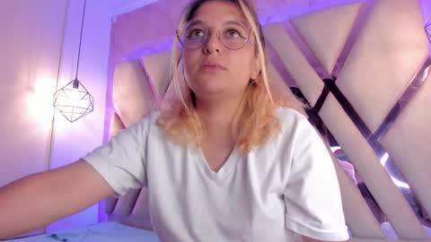 Snapshot of amalia_rosse_ chatting on January 28, 2025, 8:25 am Amalia Im Back See you soon this January 7 at 10 pm Colombia time online show from January 28, 2025, 8:25 am