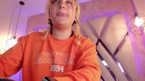 Snapshot of amalia_rosse_ chatting on February 7, 2025, 9:05 am Amalia Im Back See you soon this January 7 at 10 pm Colombia time online show from February 7, 2025, 9:05 am