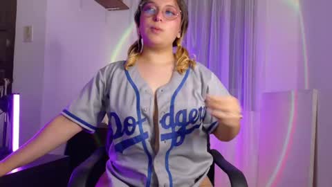 Snapshot of amalia_rosse_ chatting on September 26, 2025, 11:42 pm Amalia Im Back See you soon this January 7 at 10 pm Colombia time online show from September 26, 2025, 11:42 pm