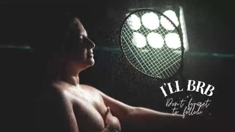 Snapshot of amalia_rosse_ chatting on November 1, 2025, 10:01 pm Amalia Im Back See you soon this January 7 at 10 pm Colombia time online show from November 1, 2025, 10:01 pm