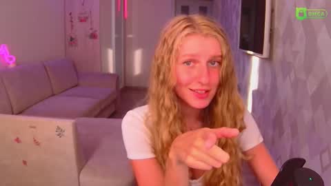 Amalia online show from September 20, 2025, 2:18 pm