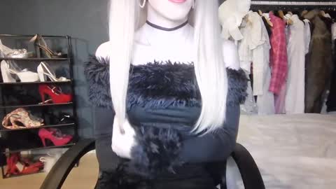 Snapshot of amaliecd chatting on December 12, 2024, 9:48 pm Amalie online show from December 12, 2024, 9:48 pm