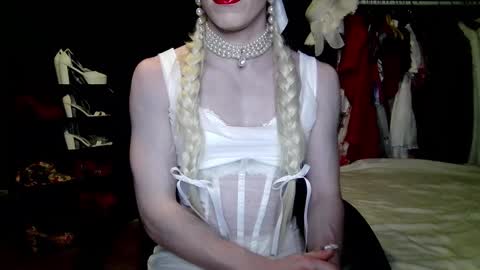 Snapshot of amaliecd chatting on October 9, 2025, 8:29 pm Amalie online show from October 9, 2025, 8:29 pm