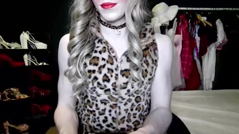 Snapshot of amaliecd chatting on November 16, 2025, 4:01 pm Amalie online show from November 16, 2025, 4:01 pm