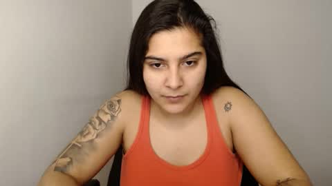 The queen of the biceps  online show from February 3, 2025, 10:58 am