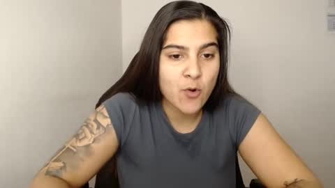 The queen of the biceps  online show from February 4, 2025, 9:52 pm