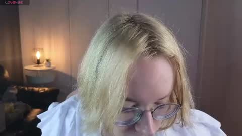 Snapshot of amanda_butlerr chatting on June 28, 2026, 3:29 pm Hi im Amanda online show from June 28, 2026, 3:29 pm