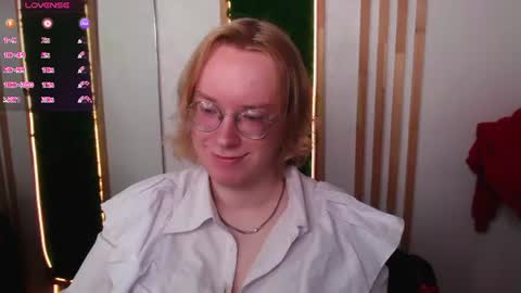 Snapshot of amanda_butlerr chatting on July 2, 2026, 1:50 pm Hi im Amanda online show from July 2, 2026, 1:50 pm