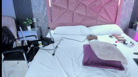 Amanda cruz online show from March 29, 2026, 1:49 am