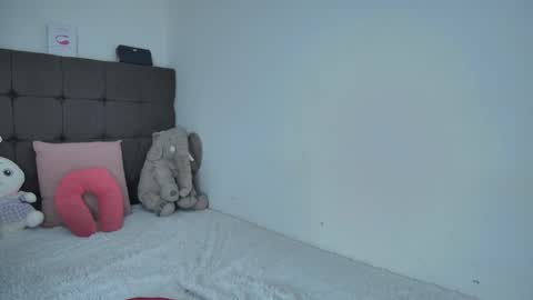 Snapshot of amandabrooks_18 chatting on February 19, 2025, 1:29 am Amanda online show from February 19, 2025, 1:29 am