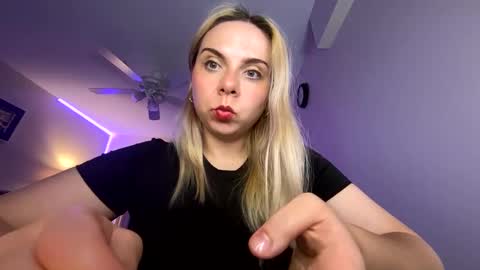 Snapshot of amandainbloom chatting on September 15, 2025, 9:31 am Amanda online show from September 15, 2025, 9:31 am