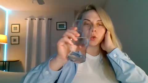 Snapshot of amandainbloom chatting on November 14, 2025, 7:51 am Amanda online show from November 14, 2025, 7:51 am