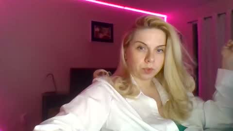 Snapshot of amandainbloom chatting on December 2, 2025, 6:30 am Amanda online show from December 2, 2025, 6:30 am