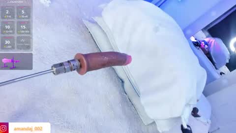 amandajoness  online show from April 18, 2026, 7:58 pm