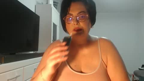 Snapshot of amandamuller1982 chatting on May 12, 2026, 9:34 pm Anda online show from May 12, 2026, 9:34 pm