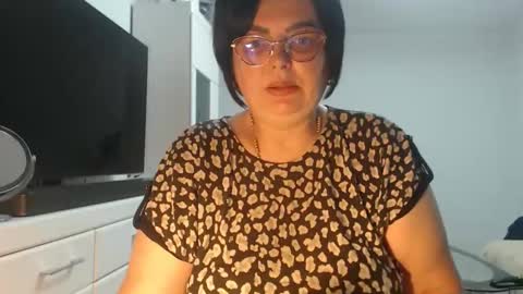 Snapshot of amandamuller1982 chatting on June 1, 2026, 10:33 pm Anda online show from June 1, 2026, 10:33 pm
